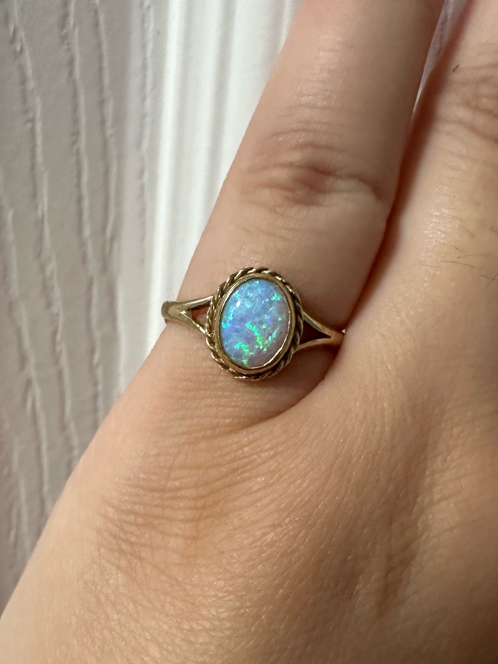 9k yellow gold vintage opal bezel ring